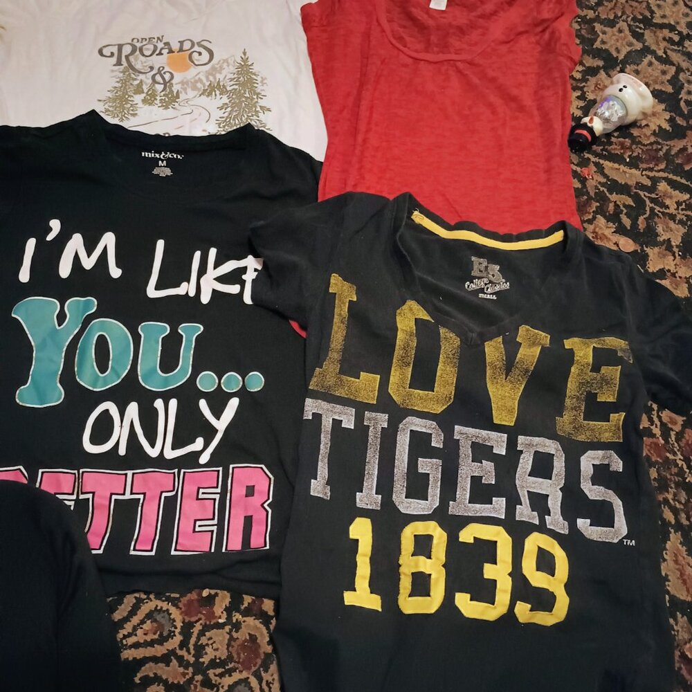 Four tshirts - Picture 5 of 5